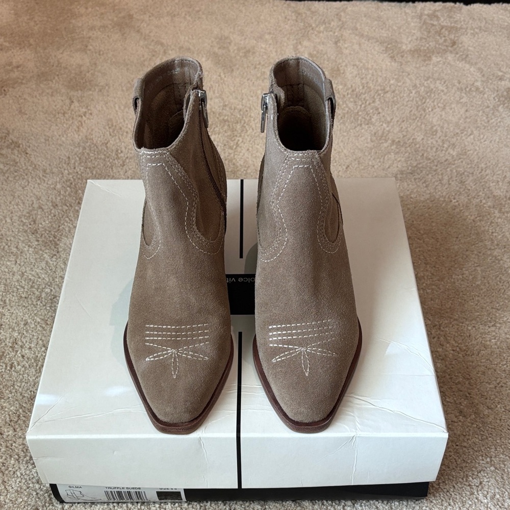 Very Gently Used Dolce Vita Silma Truffle Suede Ankle Boots Size 5.5
